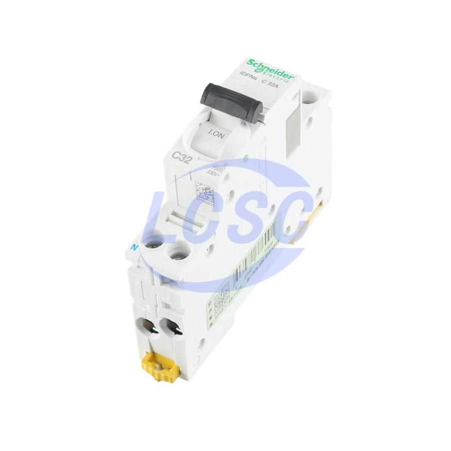 20230523 schneider a9p08632 c514608 blank.jpg