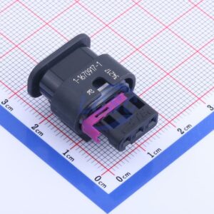 TE Connectivity 1-1670917-1